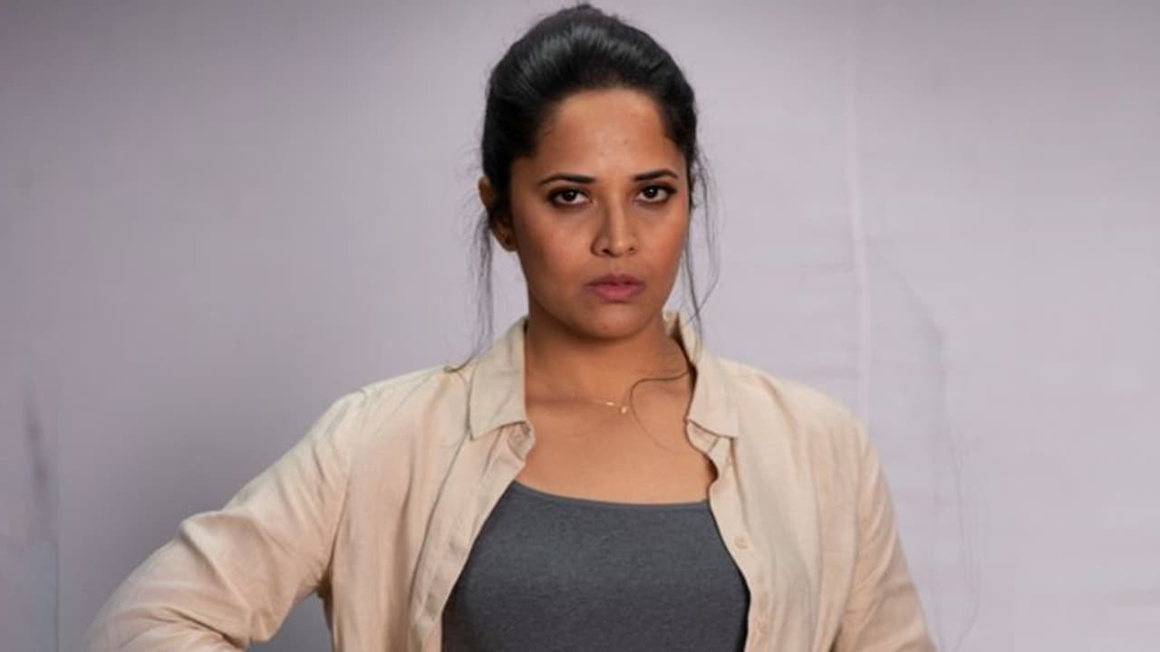 లీక్ : అనసూయ అయితే పది లక్షలే.. అదేనా అసలు కారణం? లీక్ : అనసూయ అయితే పది లక్షలే.. అదేనా అసలు కారణం?