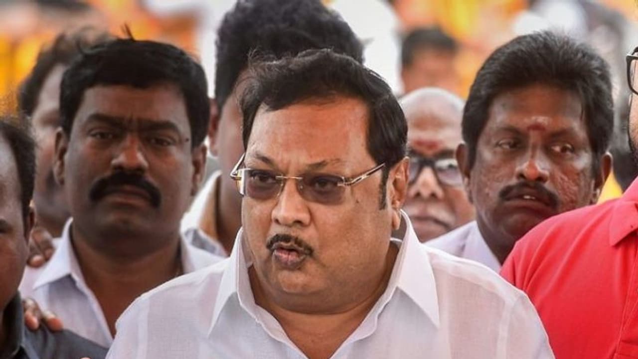 எழும்பூர் ரயில் நிலையத்துக்கு கருணாநிதி பெயரைச் சூட்ட வேண்டும் !! அழகிரி அதிரடி கோரிக்கை !! எழும்பூர் ரயில் நிலையத்துக்கு கருணாநிதி பெயரைச் சூட்ட வேண்டும் !! அழகிரி அதிரடி கோரிக்கை !!