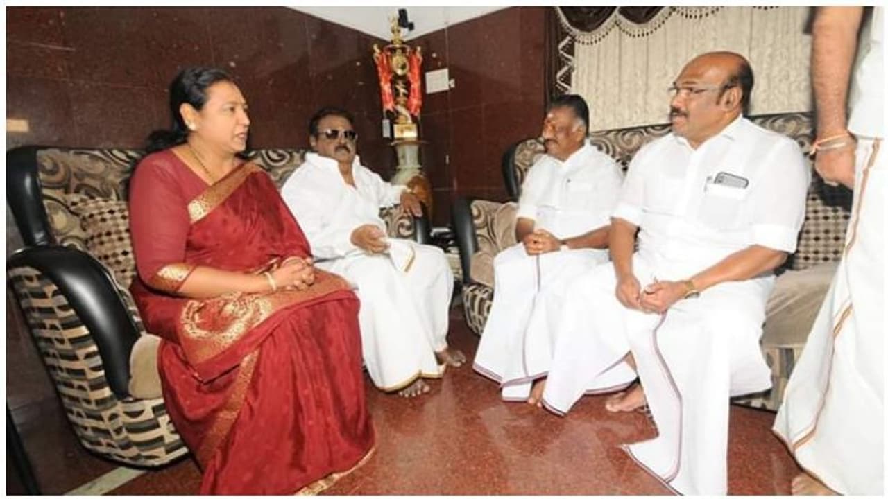 4 சீட் உதவி: படிந்தது பேரம்.... அதிமுக கூட்டணியில் உறுதியானது தேமுதிக..! 4 சீட் உதவி: படிந்தது பேரம்.... அதிமுக கூட்டணியில் உறுதியானது தேமுதிக..!