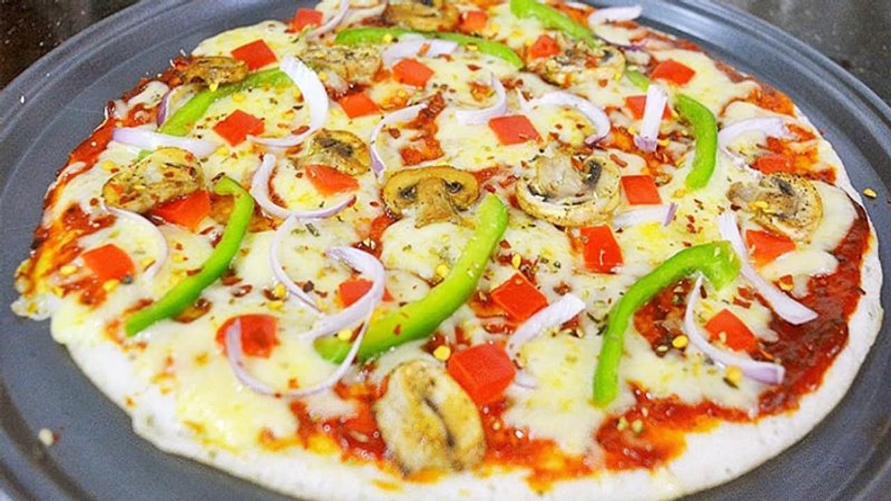 പിസ ഇനി വീട്ടിൽ തയ്യാറാക്കാം പിസ ഇനി വീട്ടിൽ തയ്യാറാക്കാം