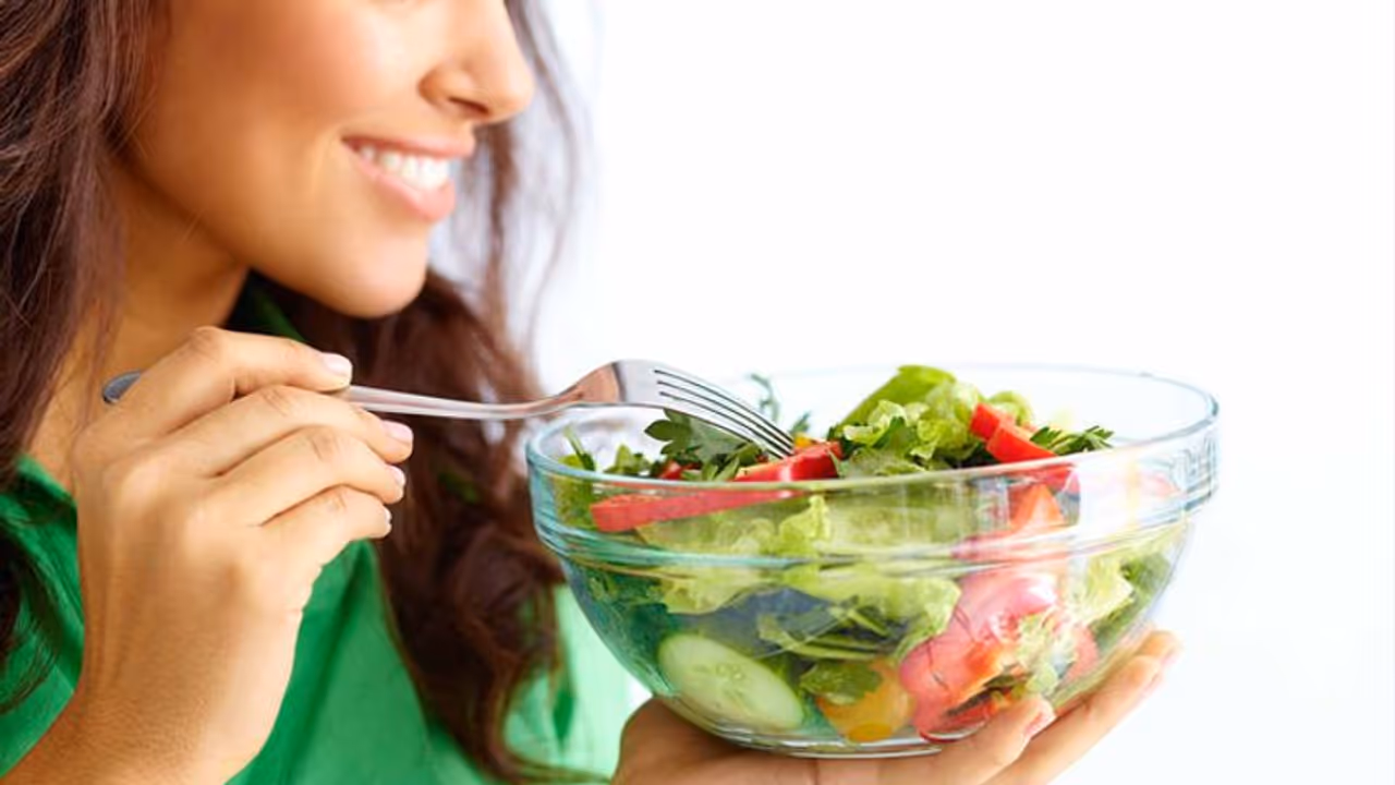 ഭാരം കുറയ്ക്കാൻ ആഗ്രഹിക്കുന്നുണ്ടോ; ഈ സാലഡ് ശീലമാക്കൂ... ഭാരം കുറയ്ക്കാൻ ആഗ്രഹിക്കുന്നുണ്ടോ; ഈ സാലഡ് ശീലമാക്കൂ...