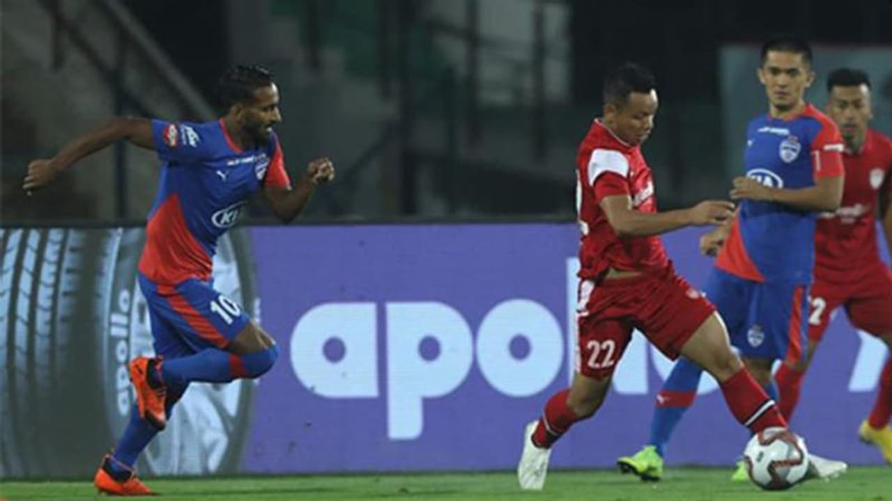 ഐഎസ്എല് ആദ്യപാദ സെമി: ഒന്നാം പകുതിയില് ബംഗളൂരുവിനെതിരെ നോര്ത്ത് ഈസ്റ്റ് മുന്നില് ഐഎസ്എല് ആദ്യപാദ സെമി: ഒന്നാം പകുതിയില് ബംഗളൂരുവിനെതിരെ നോര്ത്ത് ഈസ്റ്റ് മുന്നില്