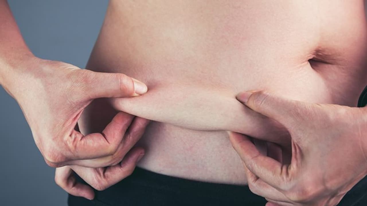 ഈ 4 ശീലങ്ങൾ മാറ്റിയാൽ അടിവയറ്റിലെ കൊഴുപ്പ് അകറ്റാം ഈ 4 ശീലങ്ങൾ മാറ്റിയാൽ അടിവയറ്റിലെ കൊഴുപ്പ് അകറ്റാം