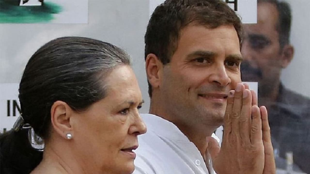 కాంగ్రెస్ తొలి జాబితా: సోనియా మళ్లీ పోటీ, లేని ప్రియాంక పేరు కాంగ్రెస్ తొలి జాబితా: సోనియా మళ్లీ పోటీ, లేని ప్రియాంక పేరు