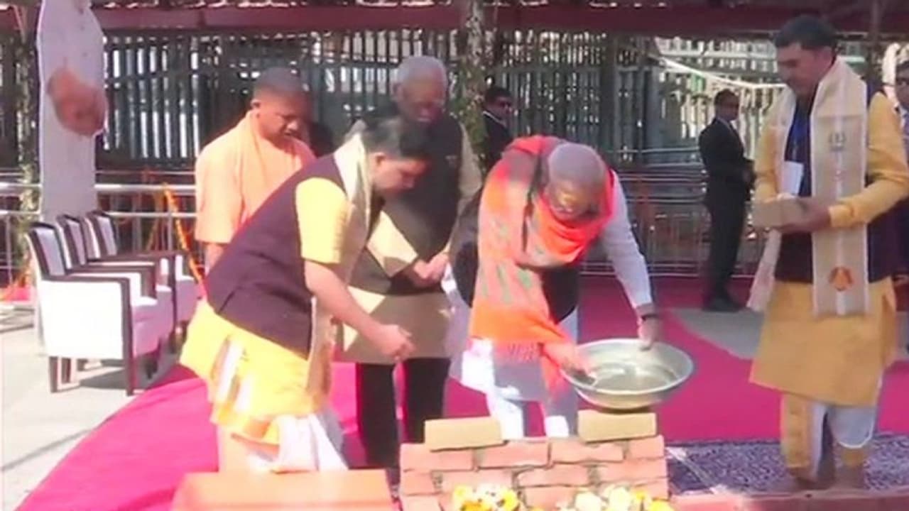यूपी के तूफानी दौरे पर पीएम मोदी आज, काशी में विश्वनाथ मंदिर कॉरिडोर की नींव रखी तो लखनऊ में करेंगे मेट्रो का उद्घाटन