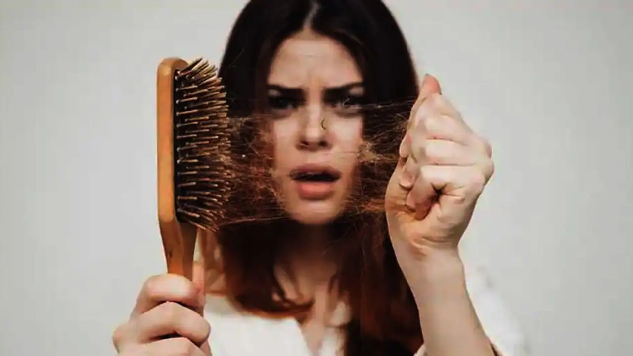 ಬಾಣಂತನದಲ್ಲಿ ಉದರೋ ಕೂದಲು: ಮದ್ದಿಲ್ಲಿದೆ... ಬಾಣಂತನದಲ್ಲಿ ಉದರೋ ಕೂದಲು: ಮದ್ದಿಲ್ಲಿದೆ...