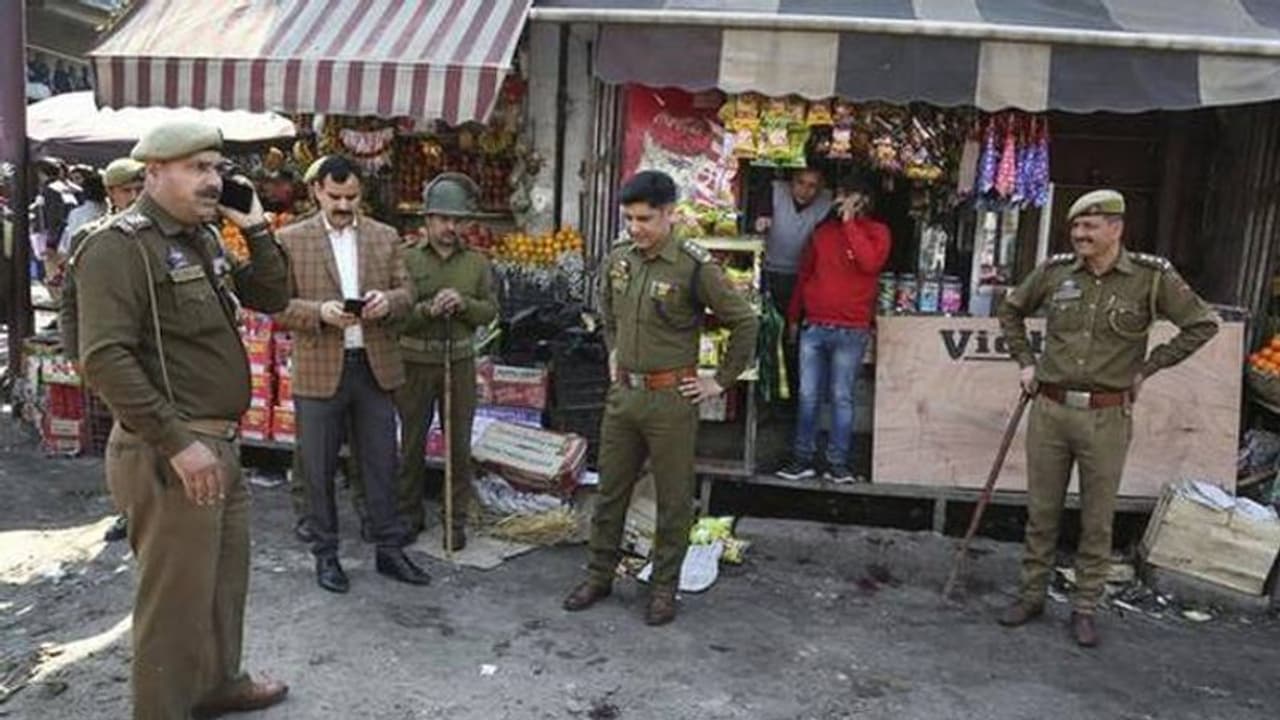 జమ్మూ బస్టాండ్లో పేలుడు: నిందితుడు 9వ తరగతి విద్యార్ధి జమ్మూ బస్టాండ్లో పేలుడు: నిందితుడు 9వ తరగతి విద్యార్ధి