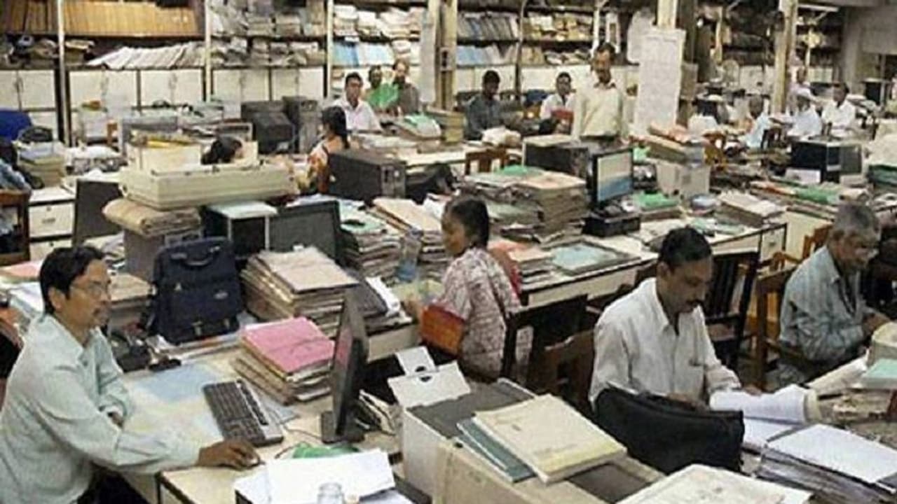 मोदी सरकार ने चुनाव से पहले कर्मचारियों को दी बड़ी खुशखबरी, जानें आपको कैसे होगा फायदा