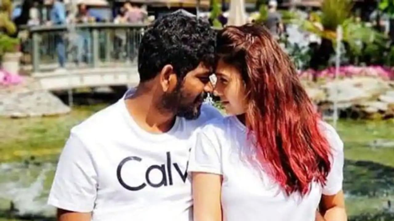 నయనతార పెళ్లి డేట్ ఫిక్స్ అయిందా..? నయనతార పెళ్లి డేట్ ఫిక్స్ అయిందా..?