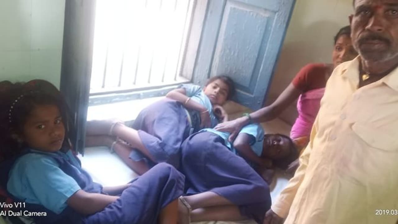 ಬಿಸಿಯೂಟ ಸೇವಿಸಿ 25ಕ್ಕೂ ಹೆಚ್ಚು ವಿದ್ಯಾರ್ಥಿಗಳು ಅಸ್ವಸ್ಥ, ಆಸ್ಪತ್ರೆಗೆ ಪೊಷಕರು ದೌಡು