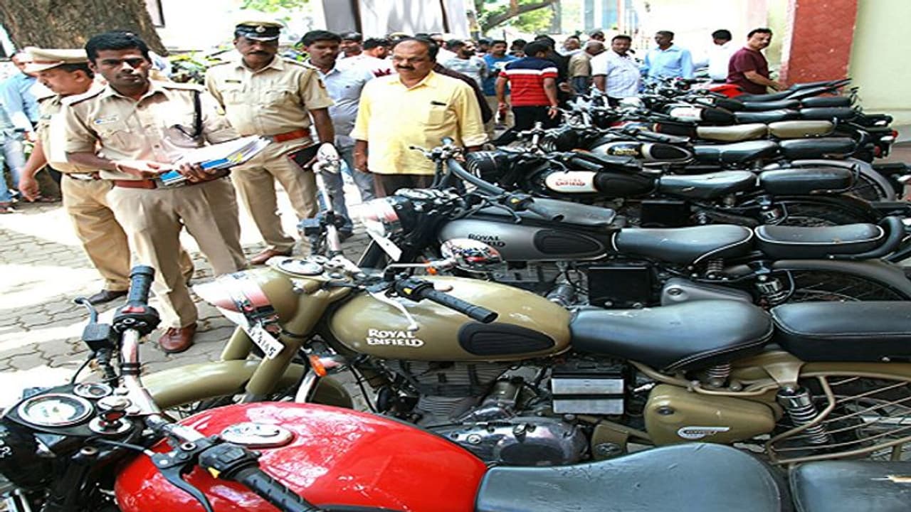 ಬುಲೆಟ್ ಕಳ್ಳರ ಹೆಡೆಮುರಿ ಕಟ್ಟಿದ ಡಿಸಿಪಿ ಅಣ್ಣಾಮಲೈ ಪಡೆ ಬುಲೆಟ್ ಕಳ್ಳರ ಹೆಡೆಮುರಿ ಕಟ್ಟಿದ ಡಿಸಿಪಿ ಅಣ್ಣಾಮಲೈ ಪಡೆ