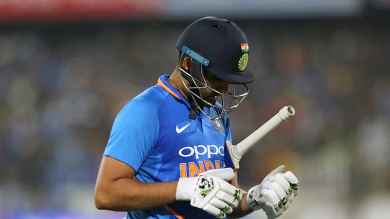 സന്നാഹ മത്സരത്തില് ബോള്ട്ട് കൊടുങ്കാറ്റ്: വന് വീഴ്ചയോടെ ഇന്ത്യയുടെ തുടക്കം സന്നാഹ മത്സരത്തില് ബോള്ട്ട് കൊടുങ്കാറ്റ്: വന് വീഴ്ചയോടെ ഇന്ത്യയുടെ തുടക്കം