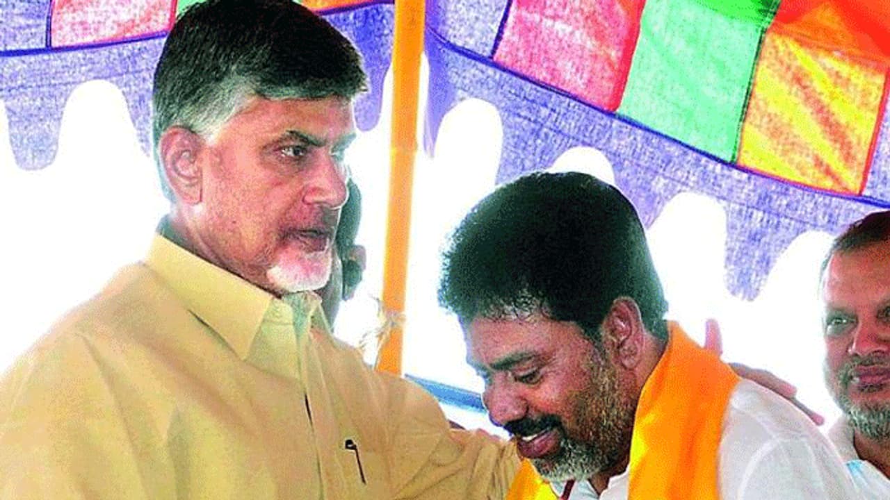 మరో ఫిరాయింపు ఎమ్మెల్యేకి చంద్రబాబు షాక్ మరో ఫిరాయింపు ఎమ్మెల్యేకి చంద్రబాబు షాక్