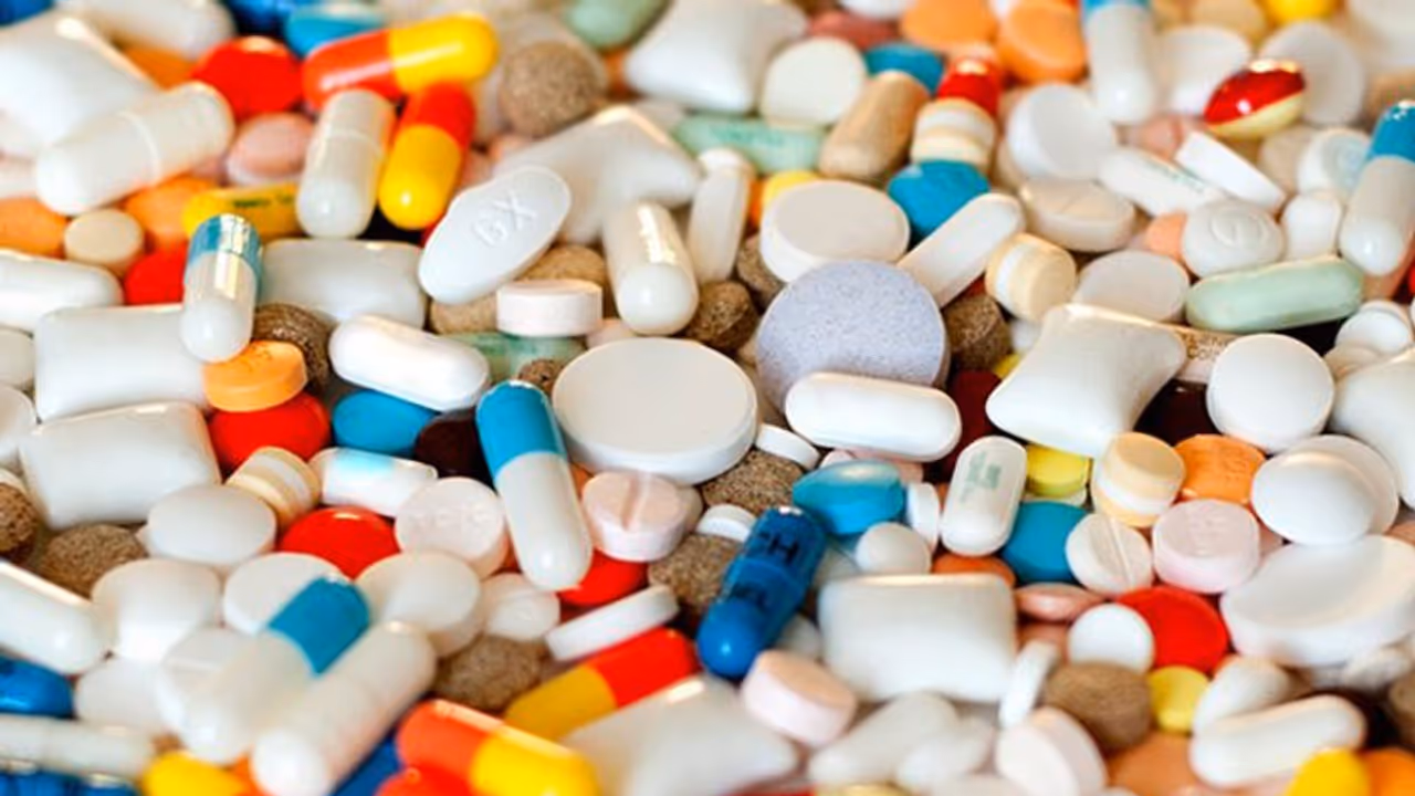 Jammu: Pharmacist, 10 other drug peddlers arrested for possession of narcotic substances Jammu: Pharmacist, 10 other drug peddlers arrested for possession of narcotic substances