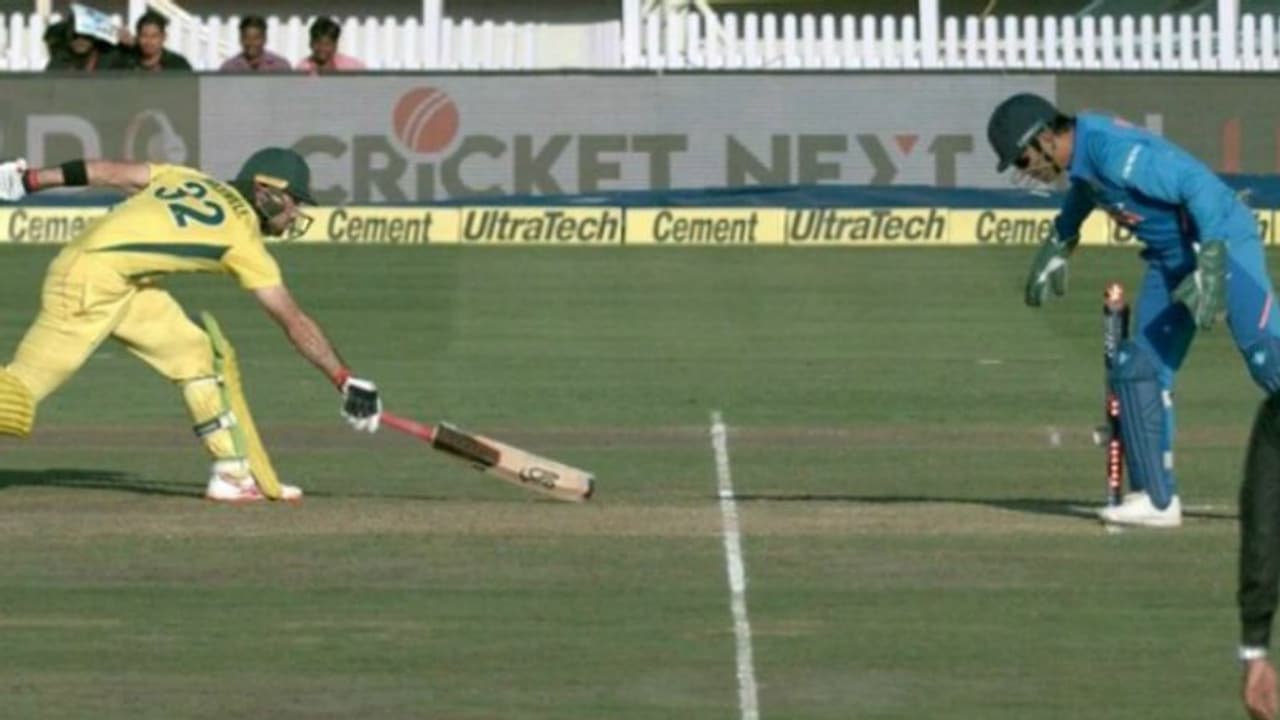 தோனியின் சமயோசித ரன் அவுட்.. மிரண்டு நின்ற மேக்ஸ்வெல்!! வீடியோ தோனியின் சமயோசித ரன் அவுட்.. மிரண்டு நின்ற மேக்ஸ்வெல்!! வீடியோ