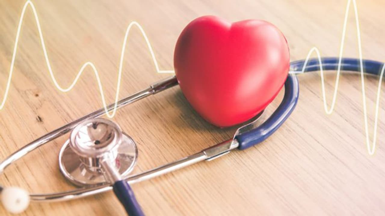 ഹൃദയത്തെ സംരക്ഷിക്കാൻ ഈ 5 ഭക്ഷണങ്ങൾ കഴിക്കാം ഹൃദയത്തെ സംരക്ഷിക്കാൻ ഈ 5 ഭക്ഷണങ്ങൾ കഴിക്കാം