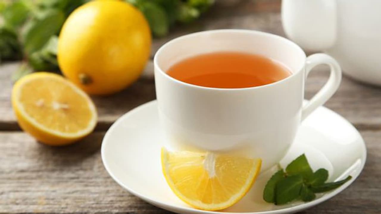 ഗ്രീന് ടീയിൽ ഒരു ടീസ്പൂൺ നാരങ്ങ നീര് ചേർത്ത് കുടിക്കൂ; ഗുണങ്ങൾ ചെറുതൊന്നുമല്ല ഗ്രീന് ടീയിൽ ഒരു ടീസ്പൂൺ നാരങ്ങ നീര് ചേർത്ത് കുടിക്കൂ; ഗുണങ്ങൾ ചെറുതൊന്നുമല്ല