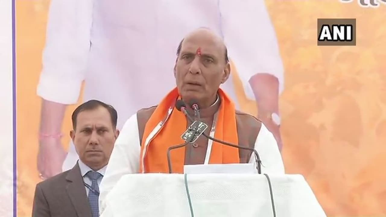 ఏపీకి ప్రత్యేక హోదా దక్కకపోవడానికి చంద్రబాబే కారణం: రాజ్నాథ్ సింగ్ ఏపీకి ప్రత్యేక హోదా దక్కకపోవడానికి చంద్రబాబే కారణం: రాజ్నాథ్ సింగ్