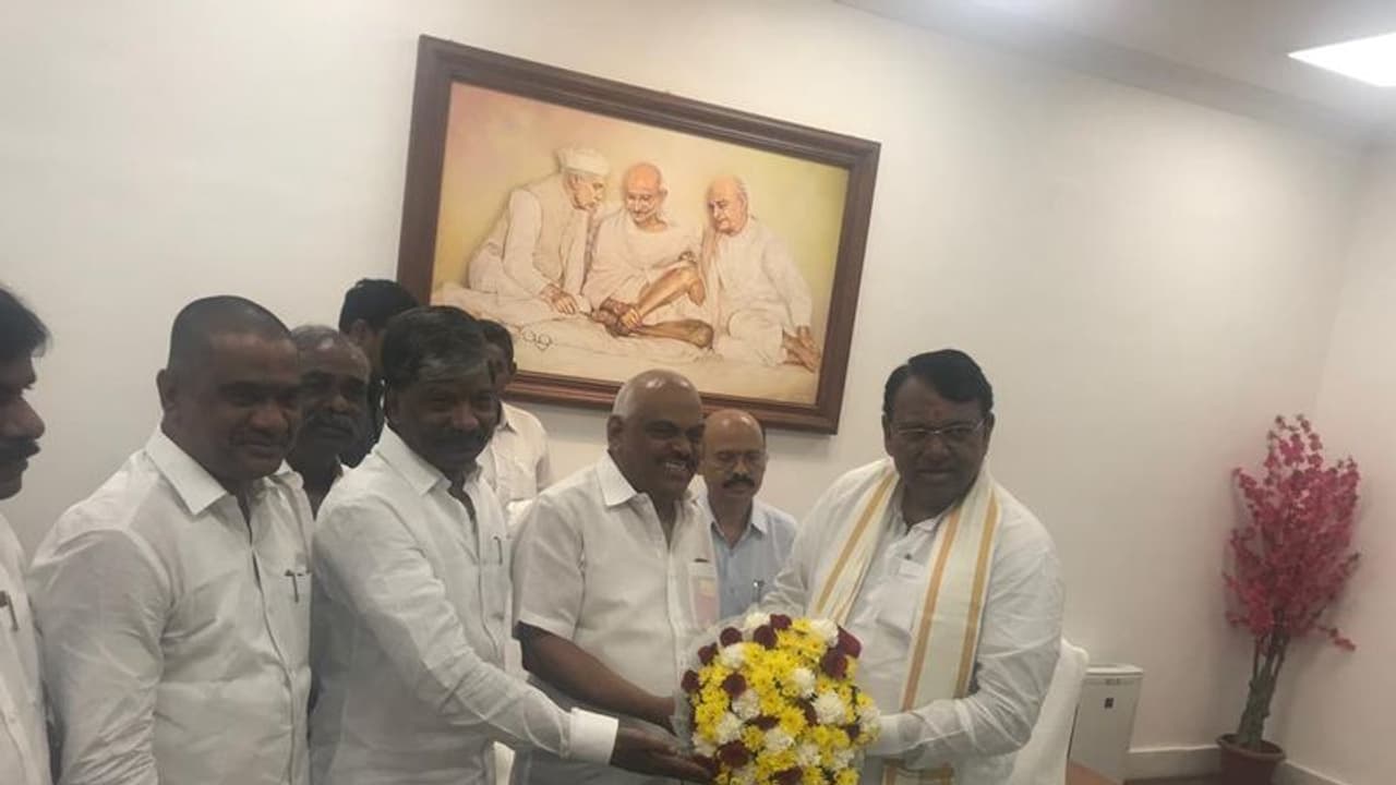 తెలంగాణ అసెంబ్లీలో కర్ణాటక స్పీకర్ తెలంగాణ అసెంబ్లీలో కర్ణాటక స్పీకర్