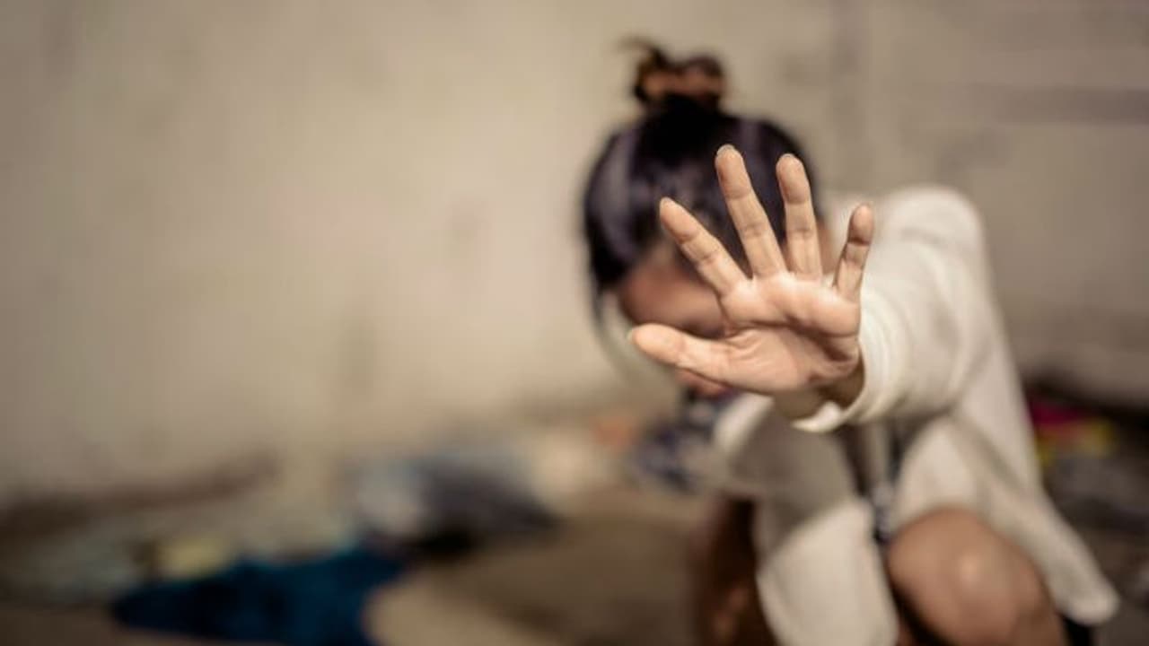 ಕಾಮುಕ ಮಾವನ ಹಿಡಿಯಲು ಸೊಸೆ ಮಾಡಿದ ಮಾಸ್ಟರ್ ಪ್ಲ್ಯಾನ್ ಕಾಮುಕ ಮಾವನ ಹಿಡಿಯಲು ಸೊಸೆ ಮಾಡಿದ ಮಾಸ್ಟರ್ ಪ್ಲ್ಯಾನ್