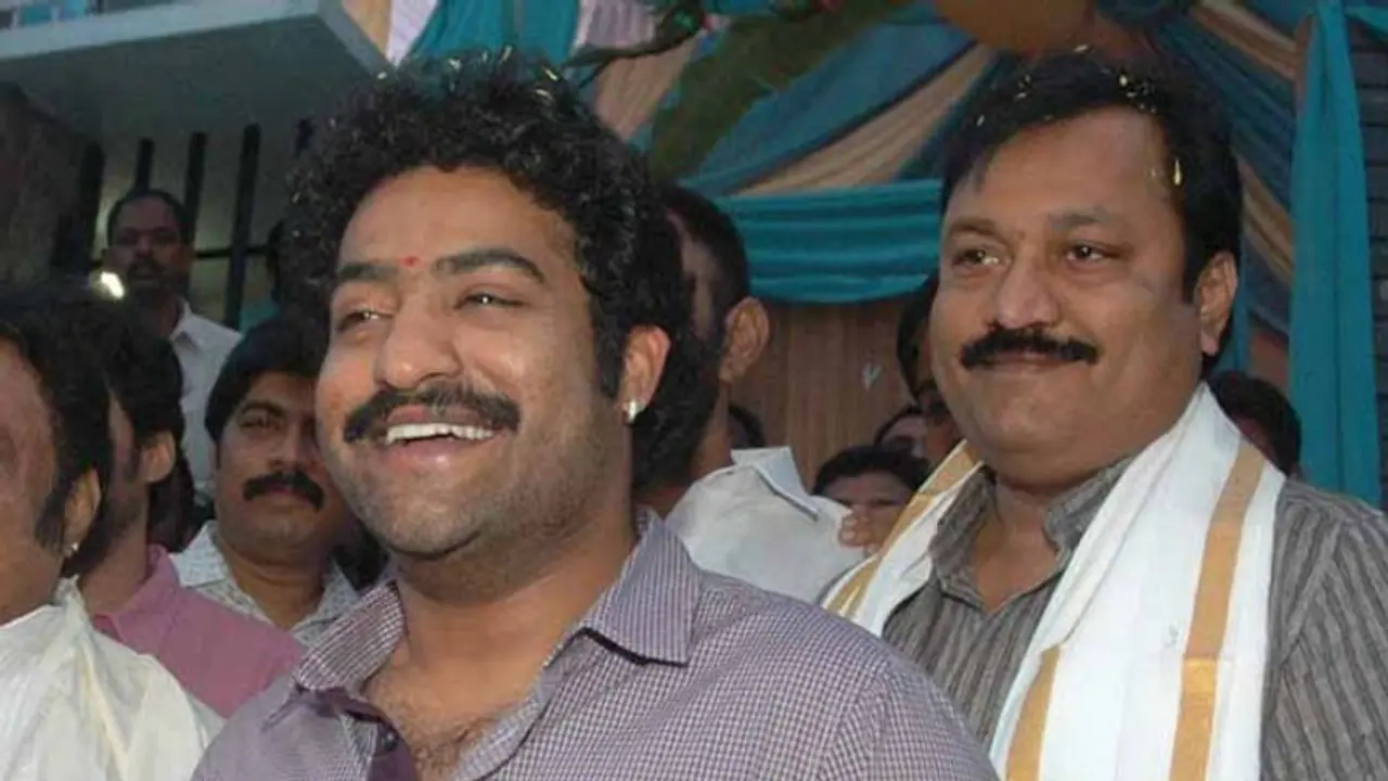 టిక్కెట్టిస్తే లోకేష్ను ఓడిస్తా: జూ.ఎన్టీఆర్ మామ నార్నే శ్రీనివాసరావు టిక్కెట్టిస్తే లోకేష్ను ఓడిస్తా: జూ.ఎన్టీఆర్ మామ నార్నే శ్రీనివాసరావు