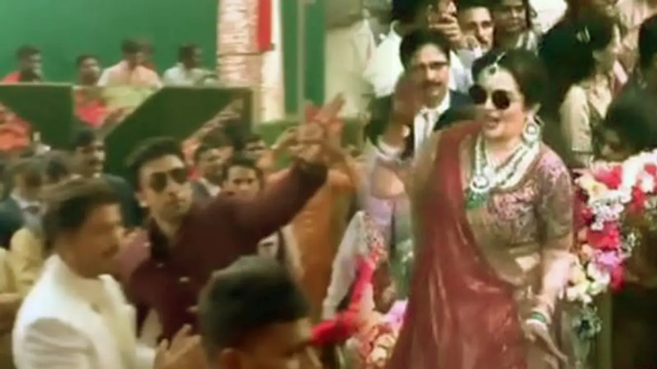 आकाश की बारात में शाहरुख और रणबीर ने किया डांस, वीडियो वायरल