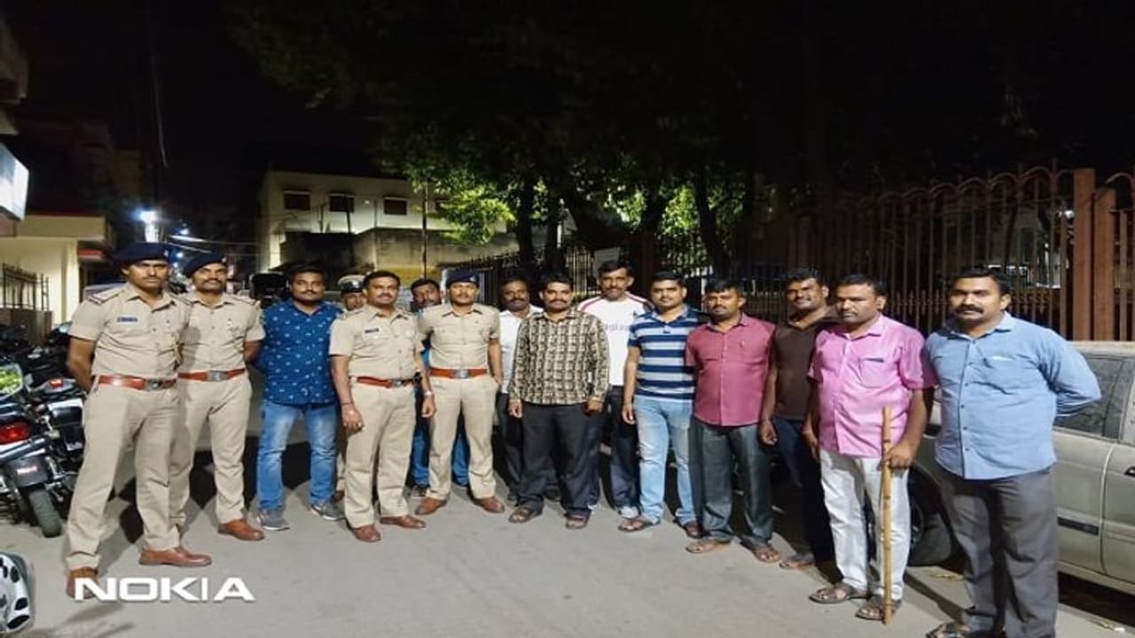 ರಾತ್ರೋರಾತ್ರಿ JDS ಮುಖಂಡನ ಬಂಧನ, ಬಿಡುಗಡೆ, ಏನಿದು ಘಟನೆ..? ರಾತ್ರೋರಾತ್ರಿ JDS ಮುಖಂಡನ ಬಂಧನ, ಬಿಡುಗಡೆ, ಏನಿದು ಘಟನೆ..?