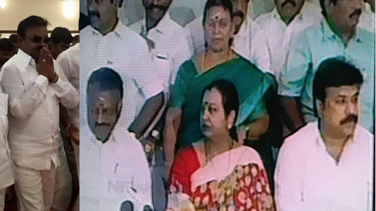 உம்முன்னு இருந்த பிரேமலதா... கம்முன்னு இருந்த சுதீஷ்!! ஜம்முன்னு வெள்ளந்தி சிரிப்பில் விஜயகாந்த்!! உம்முன்னு இருந்த பிரேமலதா... கம்முன்னு இருந்த சுதீஷ்!! ஜம்முன்னு வெள்ளந்தி சிரிப்பில் விஜயகாந்த்!!