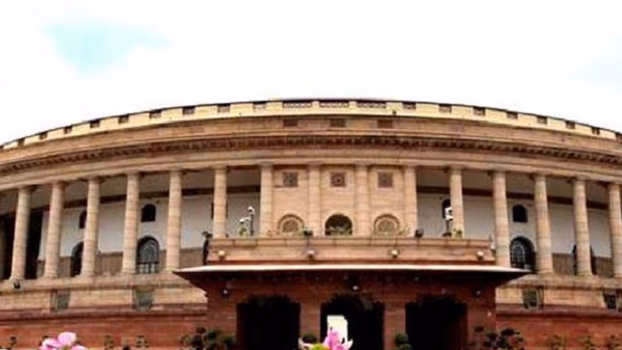 കൊവിഡ് 19: ലോക്സഭ അനിശ്ചിത കാലത്തേക്ക് പിരിഞ്ഞു, ദില്ലി ഹൈക്കോടതി അടച്ചിട്ടു കൊവിഡ് 19: ലോക്സഭ അനിശ്ചിത കാലത്തേക്ക് പിരിഞ്ഞു, ദില്ലി ഹൈക്കോടതി അടച്ചിട്ടു