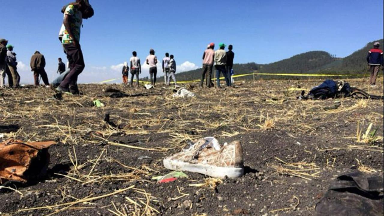 ವಿಮಾನ ಪತನ: 157 ಪ್ರಯಾಣಿಕರು ಸಾವು