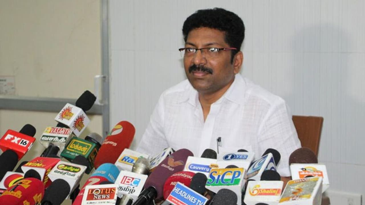 கொரோனா வென்றிருக்கிறது... அதிமுக அரசு தோல்வியடைந்திருக்கிறது.. திமுக எம்எல்ஏ, டாக்டர் சரவணன் ஓப்பன் டாக்.!! கொரோனா வென்றிருக்கிறது... அதிமுக அரசு தோல்வியடைந்திருக்கிறது.. திமுக எம்எல்ஏ, டாக்டர் சரவணன் ஓப்பன் டாக்.!!