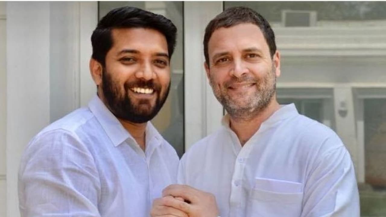 രാഹുല്ഗാന്ധിയുടെ ശക്തി ആപ്പ് സര്വേയില് പാലക്കാട് മുന്നിലെത്തിയത് ഷാഫി പറമ്പിൽ രാഹുല്ഗാന്ധിയുടെ ശക്തി ആപ്പ് സര്വേയില് പാലക്കാട് മുന്നിലെത്തിയത് ഷാഫി പറമ്പിൽ