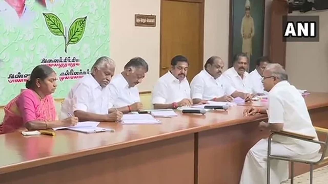 ಉದ್ಯೋಗಕ್ಕಾಗಿ ಅಲ್ಲ... ಲೋಕಸಭಾ ಟಿಕೆಟ್ಗಾಗಿ ನಡೆಯುತ್ತಿರುವ ಇಂಟರ್ವ್ಯೂ ಇದು! ಉದ್ಯೋಗಕ್ಕಾಗಿ ಅಲ್ಲ... ಲೋಕಸಭಾ ಟಿಕೆಟ್ಗಾಗಿ ನಡೆಯುತ್ತಿರುವ ಇಂಟರ್ವ್ಯೂ ಇದು!