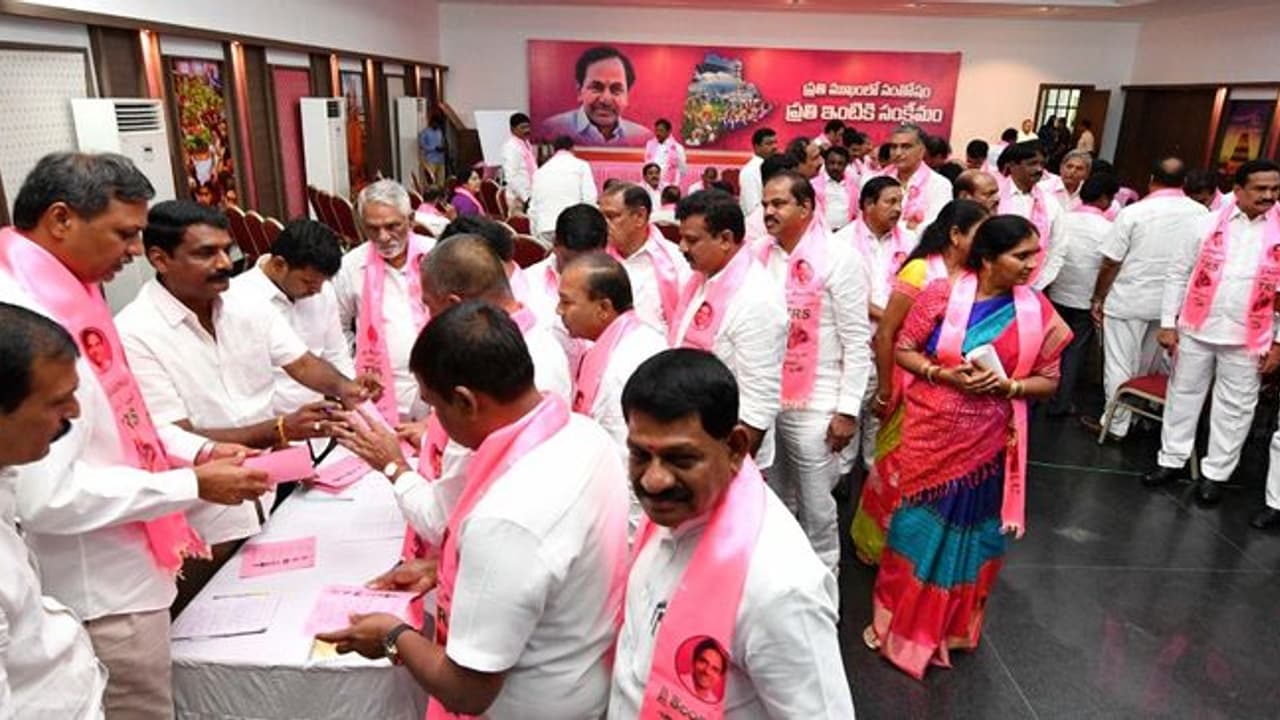 సంస్థాగత నిర్మాణంపై ఫోకస్: ప్రారంభమైన టీఆర్ఎస్ రాష్ట్ర కార్యవర్గం సంస్థాగత నిర్మాణంపై ఫోకస్: ప్రారంభమైన టీఆర్ఎస్ రాష్ట్ర కార్యవర్గం