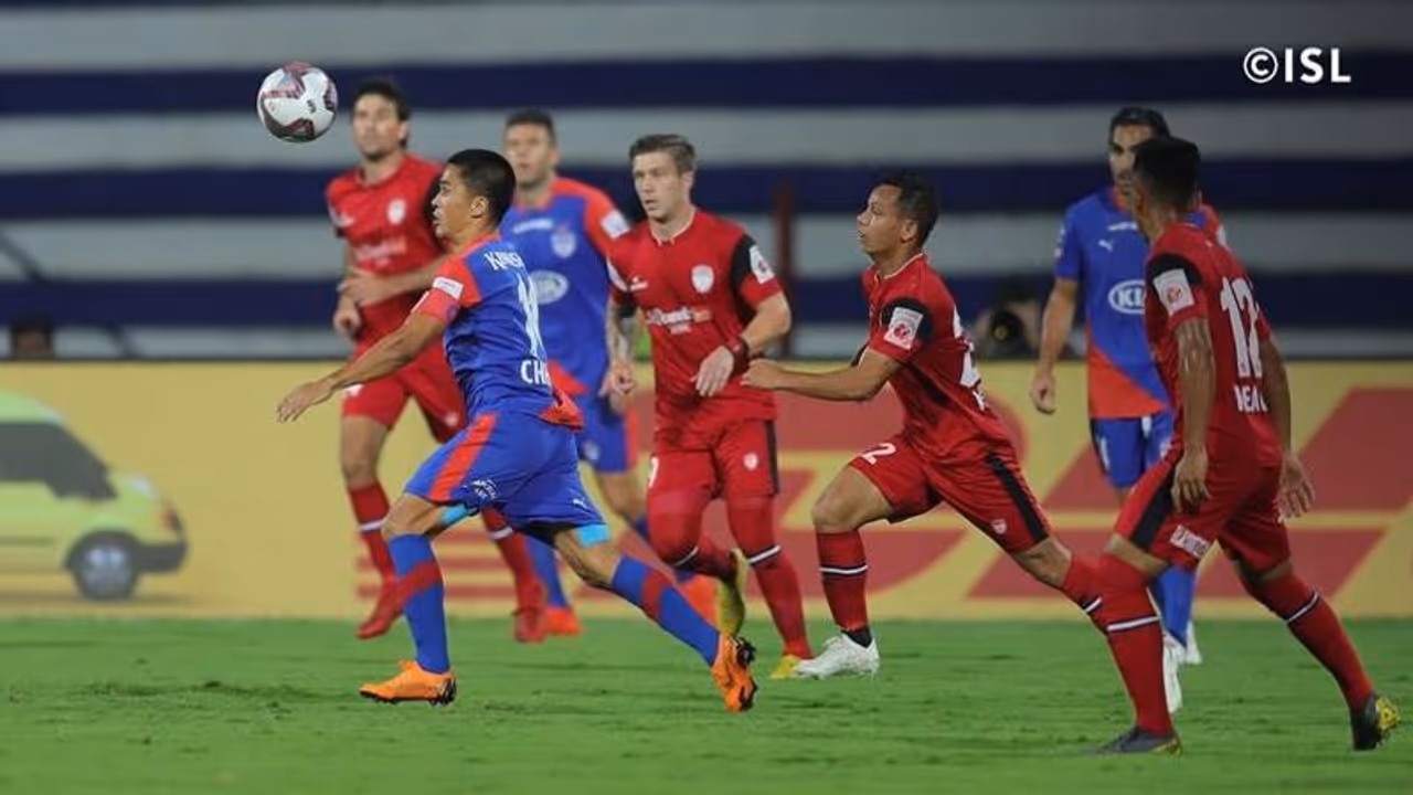 ISL Football: ಸತತ 2ನೇ ಬಾರಿ ಫೈನಲ್ ತಲುಪಿದ ಬೆಂಗಳೂರು! ISL Football: ಸತತ 2ನೇ ಬಾರಿ ಫೈನಲ್ ತಲುಪಿದ ಬೆಂಗಳೂರು!