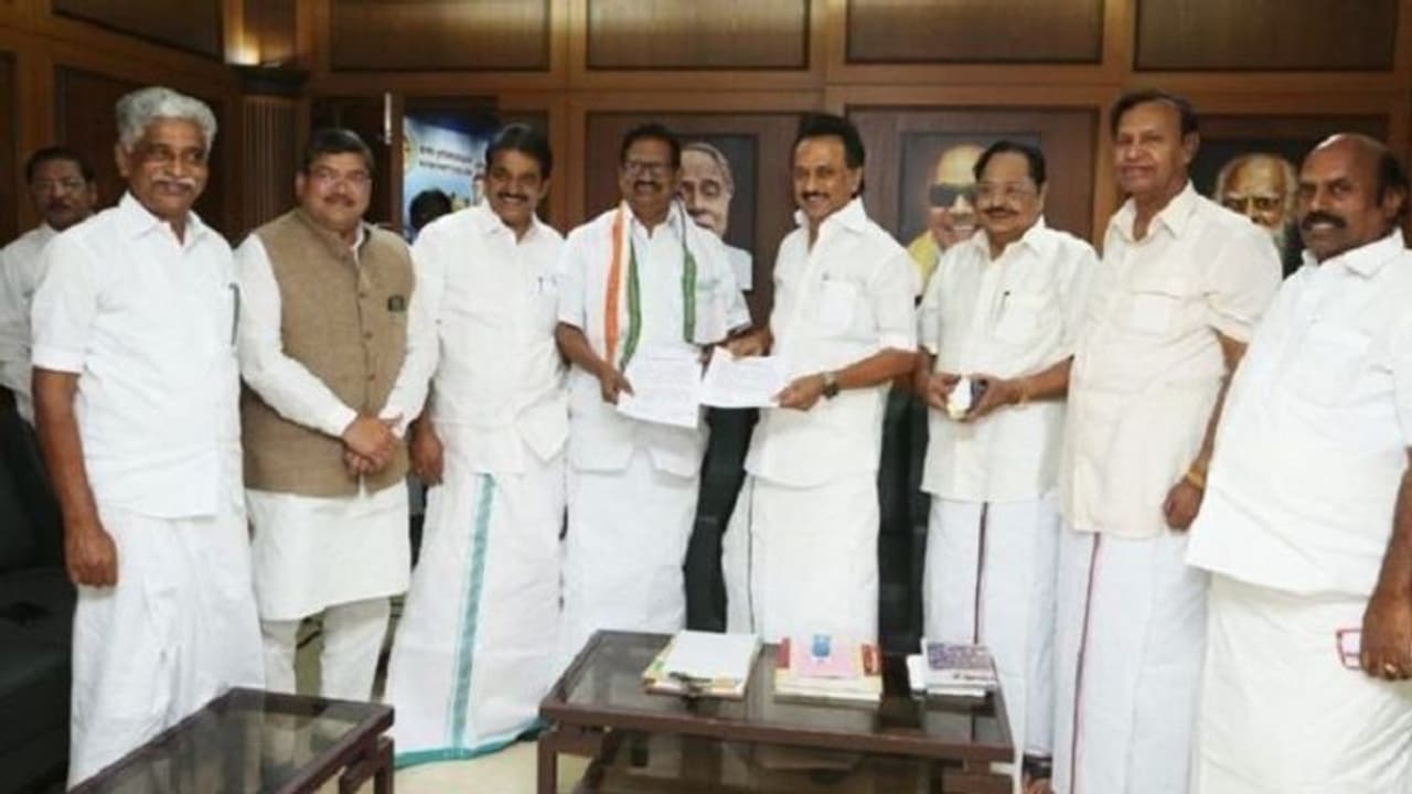 காங்கிரஸ் கட்சிக்கு ஒரு மேயர் பதவி ஒதுக்கீடு? இன்று மாலை வெளியாகிறது அதிகாரபூர்வ அறிவிப்பு..! காங்கிரஸ் கட்சிக்கு ஒரு மேயர் பதவி ஒதுக்கீடு? இன்று மாலை வெளியாகிறது அதிகாரபூர்வ அறிவிப்பு..!