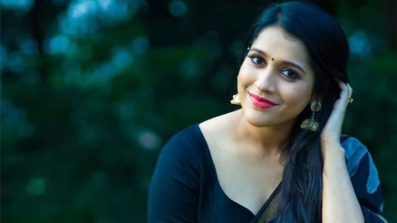 స్నేహం కోసం ఆ పని ఫ్రీగా చేసిన యాంకర్ రష్మి! స్నేహం కోసం ఆ పని ఫ్రీగా చేసిన యాంకర్ రష్మి!