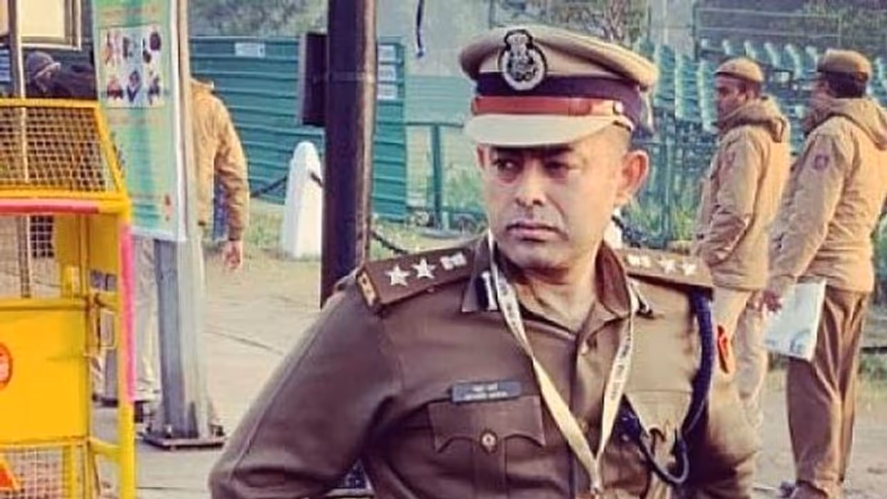 विवाद में घिरे डीसीपी मधुर वर्मा, ट्रैफिक इंस्पेक्टर का आरोप, गालियां दे देकर मारे थप्पड़
