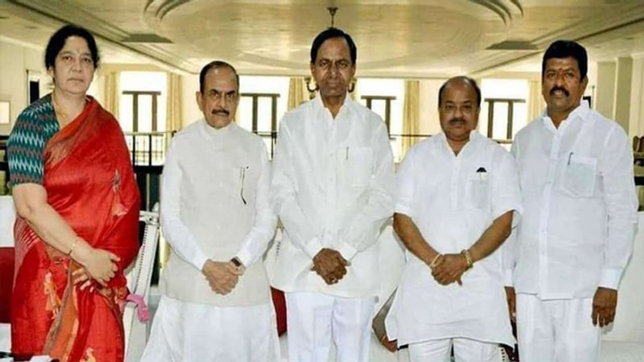 విజేతలు వీరే: నాలుగు టీఆర్ఎస్, ఒకటి ఎంఐఎం ఖాతాలో