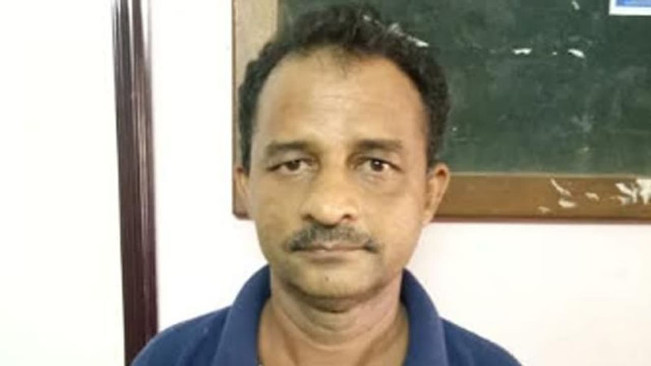 വിദേശത്ത് ജോലി വാഗ്ദാനം ചെയ്ത് യുവാക്കളില് നിന്ന് ലക്ഷങ്ങള് തട്ടി; ഒരാള് അറസ്റ്റില് വിദേശത്ത് ജോലി വാഗ്ദാനം ചെയ്ത് യുവാക്കളില് നിന്ന് ലക്ഷങ്ങള് തട്ടി; ഒരാള് അറസ്റ്റില്