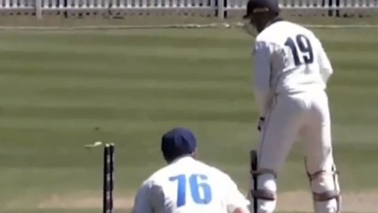 എന്നാലും ഇങ്ങനെയുണ്ടോ ഒരു പുറത്താകല്..? എതിര്താരങ്ങളെ പോലും ചിരിപ്പിച്ച പാറ്റിന്സണിന്റെ വിക്കറ്റ് കാണാം വീഡിയോ എന്നാലും ഇങ്ങനെയുണ്ടോ ഒരു പുറത്താകല്..? എതിര്താരങ്ങളെ പോലും ചിരിപ്പിച്ച പാറ്റിന്സണിന്റെ വിക്കറ്റ് കാണാം വീഡിയോ