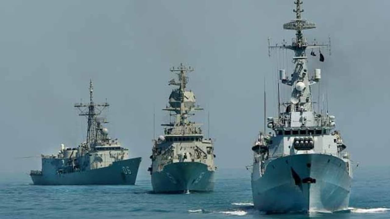 పాక్ నౌకాశ్రయాల్లో నిశ్శబ్ధం.... జాడ లేని నౌకాదళం, ఏం జరుగుతోంది..? పాక్ నౌకాశ్రయాల్లో నిశ్శబ్ధం.... జాడ లేని నౌకాదళం, ఏం జరుగుతోంది..?