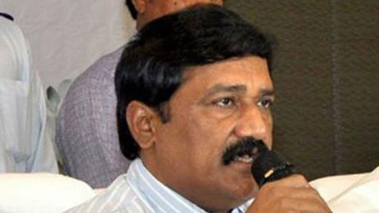 రాజధాని తరలింపుపై టీడీపీ ఎమ్మెల్యే గంటా కీలక ప్రకటన రాజధాని తరలింపుపై టీడీపీ ఎమ్మెల్యే గంటా కీలక ప్రకటన