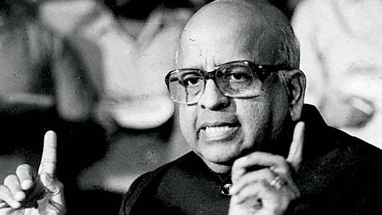 'അല് ശേഷന്': തെരഞ്ഞെടുപ്പ് കമീഷണര് എന്ന നിലയില് രാഷ്ട്രീയക്കാരെ വിറപ്പിച്ച മലയാളി 'അല് ശേഷന്': തെരഞ്ഞെടുപ്പ് കമീഷണര് എന്ന നിലയില് രാഷ്ട്രീയക്കാരെ വിറപ്പിച്ച മലയാളി