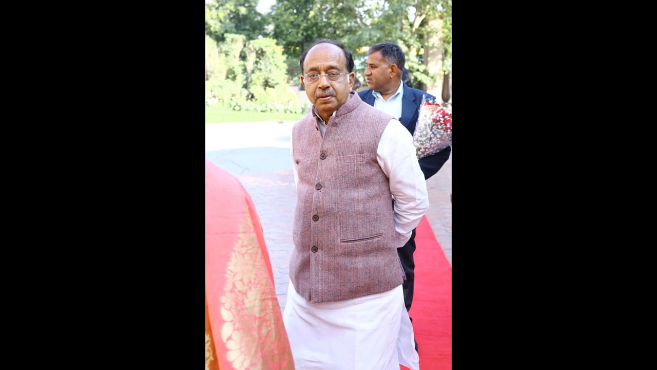 BJP hits back at AAP's full statehood demand, says will light bonfire of its unfulfilled promises