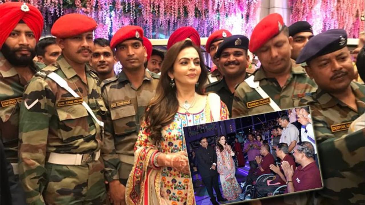 ದೇಶದ ಕಾಯೋ ಯೋಧರೊಂದಿಗೆ ಮಗನ ಮದುವೆ ಸಂಭ್ರಮಿಸಿದ ಮುಕೇಶ್, ನೀತಾ ದಂಪತಿ! ದೇಶದ ಕಾಯೋ ಯೋಧರೊಂದಿಗೆ ಮಗನ ಮದುವೆ ಸಂಭ್ರಮಿಸಿದ ಮುಕೇಶ್, ನೀತಾ ದಂಪತಿ!