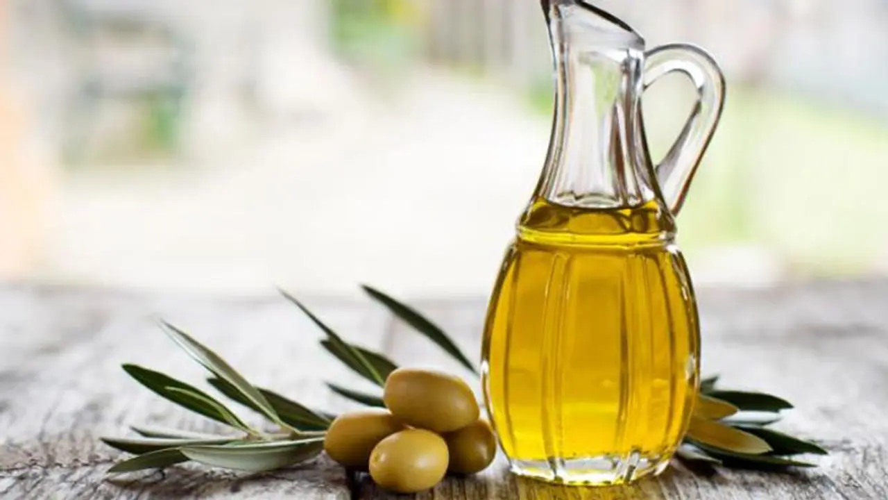 ഒലീവ് ഓയിൽ അടങ്ങിയ ഭക്ഷണങ്ങൾ കഴിച്ചാൽ രക്തം കട്ടപിടിക്കുന്നത് തടയാമെന്ന് പഠനം ഒലീവ് ഓയിൽ അടങ്ങിയ ഭക്ഷണങ്ങൾ കഴിച്ചാൽ രക്തം കട്ടപിടിക്കുന്നത് തടയാമെന്ന് പഠനം