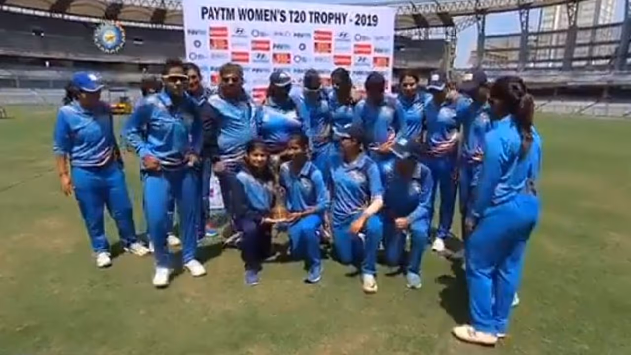 ಕರ್ನಾಟಕದ ಕೈತಪ್ಪಿದ ಟಿ20 ಟ್ರೋಫಿ! ಕರ್ನಾಟಕದ ಕೈತಪ್ಪಿದ ಟಿ20 ಟ್ರೋಫಿ!