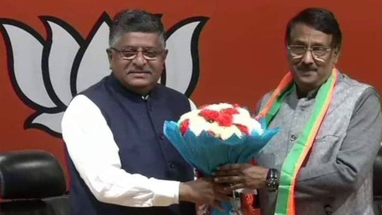 കുടുംബാധിപത്യത്തിൽ മനം മടുത്തു; കോൺഗ്രസ് നേതാവ് ടോം വടക്കൻ ബിജെപിയിൽ ചേർന്നു കുടുംബാധിപത്യത്തിൽ മനം മടുത്തു; കോൺഗ്രസ് നേതാവ് ടോം വടക്കൻ ബിജെപിയിൽ ചേർന്നു