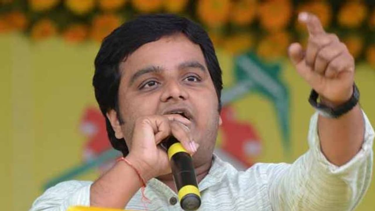 హైదరాబాద్‌లోని టీడీపీ నేత చింతకాయల విజయ్ ఇంటికి ఏపీ సీఐడీ, నోటీసులు